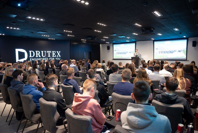 Drutex sostiene la formazione degli studenti