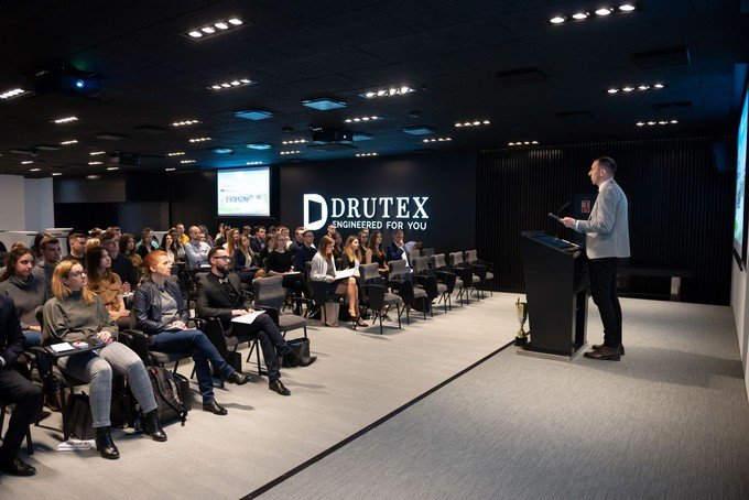 Drutex sostiene la formazione degli studenti